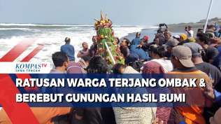 ratusan-warga-terjang-ombak-berebut-gunungan-hasil-bumi