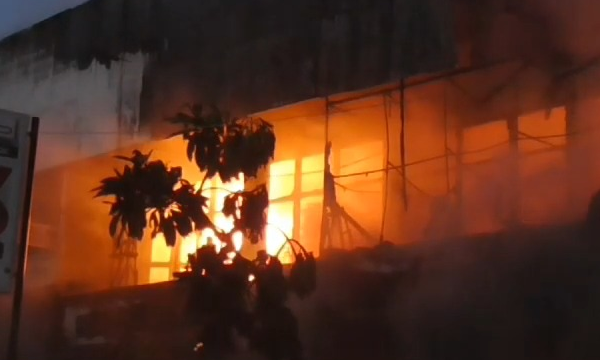 Kebakaran Hanguskan 8 Ruko di Pasar Anyar