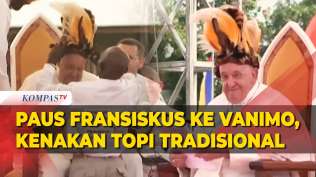 paus-fransiskus-ke-vanimo-kenakan-topi-hiasan-tradisional
