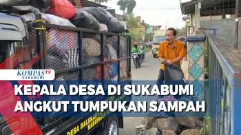 Kepala Desa Di Sukabumi Angkut Tumpukan Sampah
