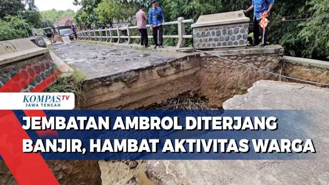Jembatan Ambrol Diterjang Banjir, Hambat Aktivitas Warga