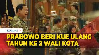 momen-prabowo-beri-kue-ulang-tahun-ke-wali-kota-singkawang-dan-depok-di-retret