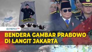 aksi-penerjun-payung-bentangkan-bendera-gambar-prabowo-di-hut-ke-79-bhayangkara