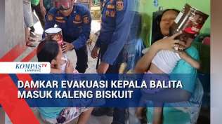 damkar-evakuasi-kepala-balita-masuk-kaleng-biskuit