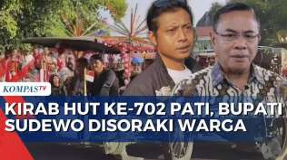 momen-warga-pati-soraki-bupati-saat-kirab-hut-ke-702-gara-gara-kenaikan-pajak-pbb-250