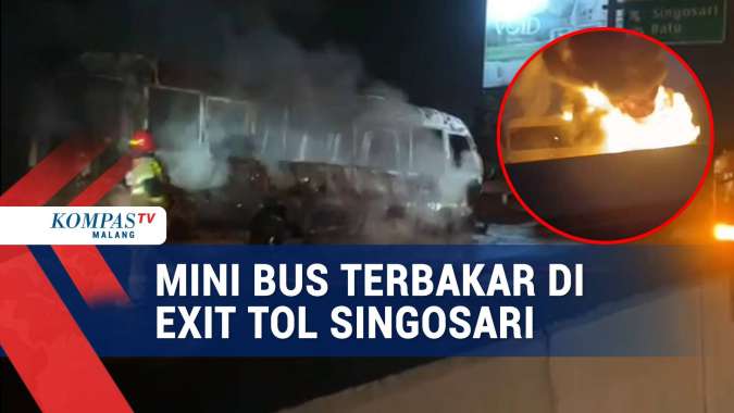 Mini Bus Terbakar di Exit Tol Singosari