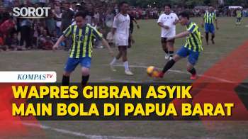 Wapres Gibran Asyik Main Bola Bareng Anak-Anak Sekolah Sepak Bola Di Papua Barat