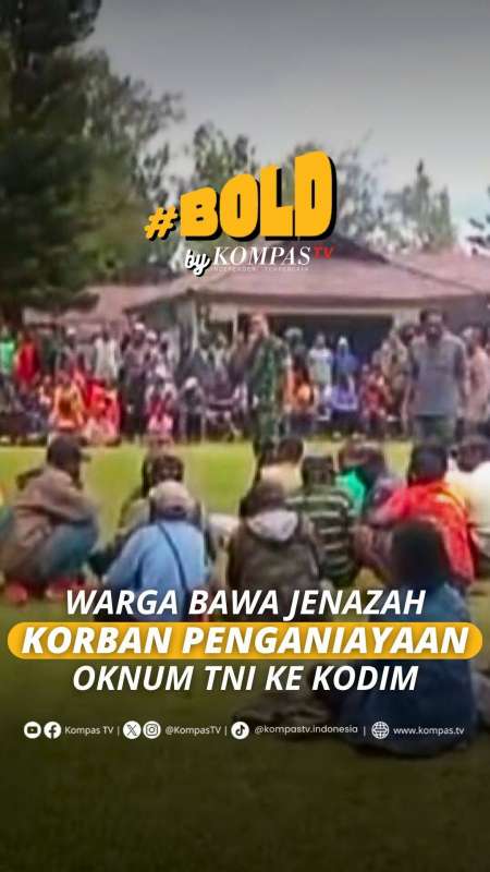 WARGA BAWA JENAZAH KORBAN PENGANIAYAAN OKNUM TNI KE KODIM