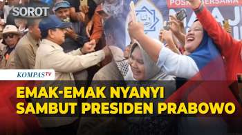 Momen Emak-Emak Nyanyi Indonesia Raya Sambut Presiden Prabowo Di Posko Pengungsian Agam, Sumbar