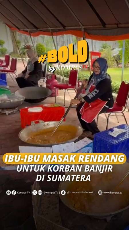 IBU-IBU MASAK RENDANG UNTUK KORBAN BANJIR DI SUMATERA