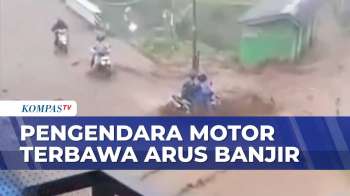 Hujan Deras Di Banjarnegara, Pengendara Motor Terbawa Arus | BERITA UTAMA