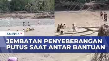 Warga & Relawan Jatuh Ke Sungai Akibat Jembatan Penyeberangan Di Aceh Putus  | KOMPAS MALAM