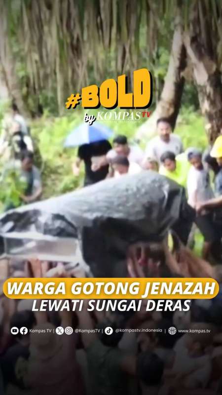 WARGA GOTONG JENAZAH LEWATI SUNGAI DERAS