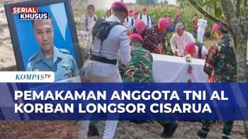 Isak Tangis Iringi Pemakaman Prajurit TNI AL Korban Longsor Cisarua Bandung Barat