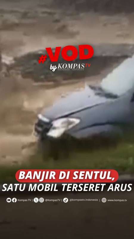 BANJIR TERJANG SENTUL, SATU MOBIL TERSERET ARUS