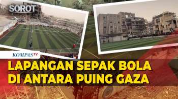 Potret Lapangan Sepak Bola di Antara Puing-Puing di Kota Gaza