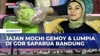Berburu Street Food Bandung, Mochi Kenyal dan Lumpia Gurih di GOR Saparua | KOMPAS MALAM