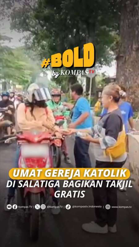 UMAT GEREJA KATOLIK DI SALATIGA BAGIKAN TAKJIL GRATIS