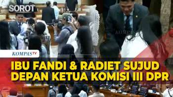 Sujud Depan Ketua Komisi III DPR! Ibu ABK Fandi & Radiet Cari Keadilan Untuk Anak Didampingi Hotman