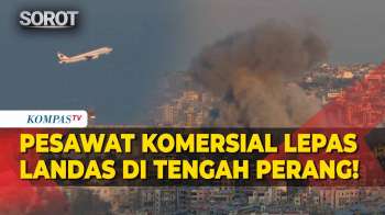 Pesawat Komersial Melintas Di Tengah Kepulan Asap & Ledakan Rudal Israel Ke Lebanon