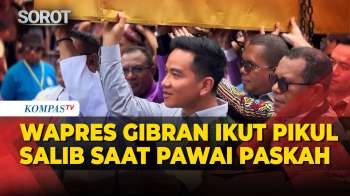 Momen Wapres Gibran Ikut Pikul Salib Saat Pawai Paskah Di Kupang