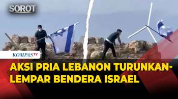 Aksi Pria Lebanon Turunkan-Lempar Bendera Israel Di Tengah Gencatan Senjata