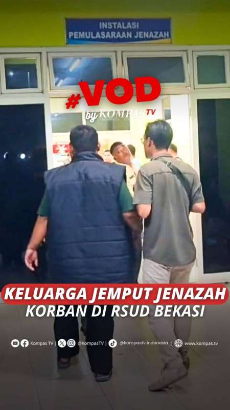 KELUARGA JEMPUT JENAZAH KORBAN DI RSUD BEKASI