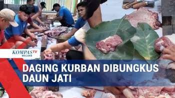 Harga Plastik Mahal, Daging Kurban Dibungkus Daun Jati
