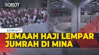 momen-jemaah-haji-sedunia-lempar-jumrah-di-mina-lontarkan-kerikil-ke-jamarat