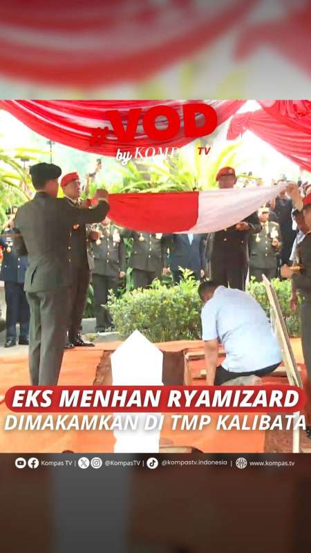 EKS MENHAN RYAMIZARD DIMAKAMKAN DI TMP KALIBATA
