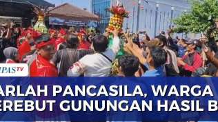 peringati-harlah-pancasila-warga-blitar-berebut-gunungan-lima-hasil-bumi-berut