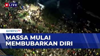 Kondisi Terkini, Massa di Kawasan Sudirman Mulai Membubarkan Diri | BERITA UTAMA