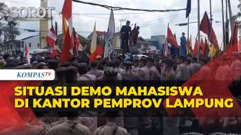 Situasi Demo Mahasiswa di Kantor Pemprov Lampung, Terjadi Saling Dorong dengan Polisi