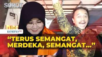 Roy Suryo Kepalkan Tangan Berdiri Di Mobil Tahanan Jelang Dilimpahkan Ke Kejari Jaksel: Merdeka!