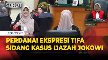 Kepalkan Tangan! Ekspresi Tifa Saat Sidang Perdana Kasus Ijazah Jokowi Di PN Jakarta Timur