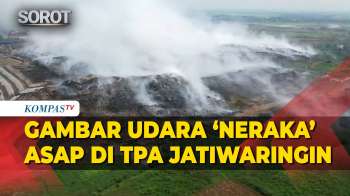 Gambar Udara 'Neraka' Asap Mengepul Di TPA Jatiwaringin! Helikopter Waterbombing Dikerahkan