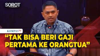 [FULL] Dosen ASN Tahan Tangis di Sidang MK: Tak Bisa Berikan Gaji Pertama ke Orangtua Karena Kecil