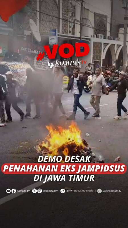 DEMO DESAK PENAHANAN EKS JAMPIDSUS DI JAWA TIMUR