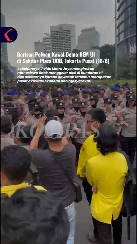 Barisan Polwan dikerahkan untuk mengawal aksi BEM Universitas Indonesia 