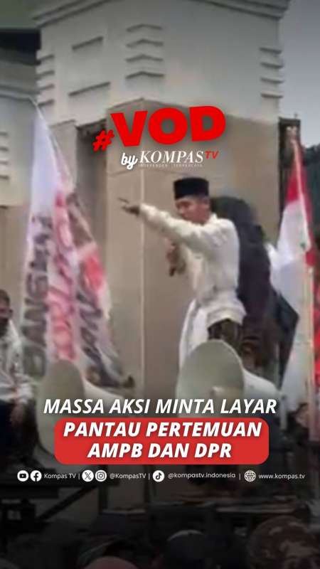 Riuh! Massa Aksi Minta Layar Ke Aparat Untuk Pantau Pertemuan Botok Cs Dan DPR RI