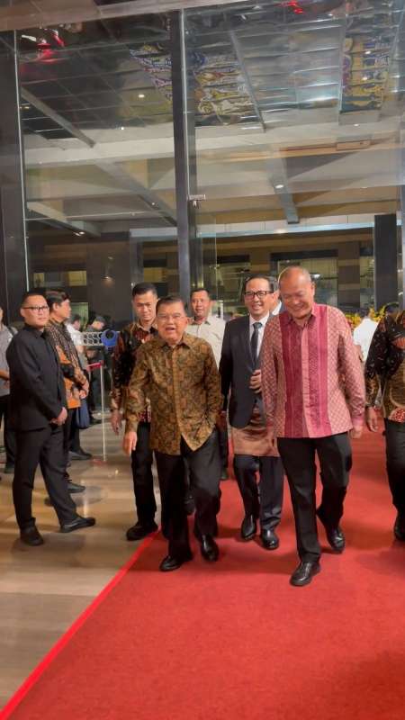 Momen Red Carpet HUT Ke-15 KompasTV