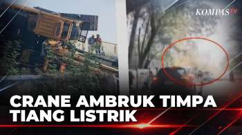 Detik-Detik Crane Ambruk Terekam Kamera Mobil, Timpa Tiang Listrik Di Surabaya | KOMPAS PETANG