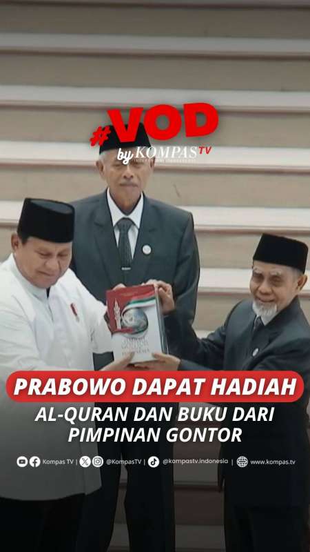 Momen Prabowo Terima Hadiah Mushaf Al-Quran dan Buku dari Pimpinan Gontor