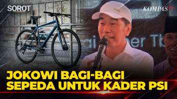 Momen Jokowi Bagi-bagi Sepeda untuk Kader PSI di Bekasi