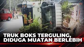Truk Boks Terguling Di Cakung Saat Berbelok, Diduga Akibat Kelebihan Muatan | KOMPAS PETANG
