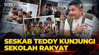 Seskab Teddy Kunjungi Sekolah Rakyat, Nyanyi Bareng Para Siswa Hingga Cek Asrama