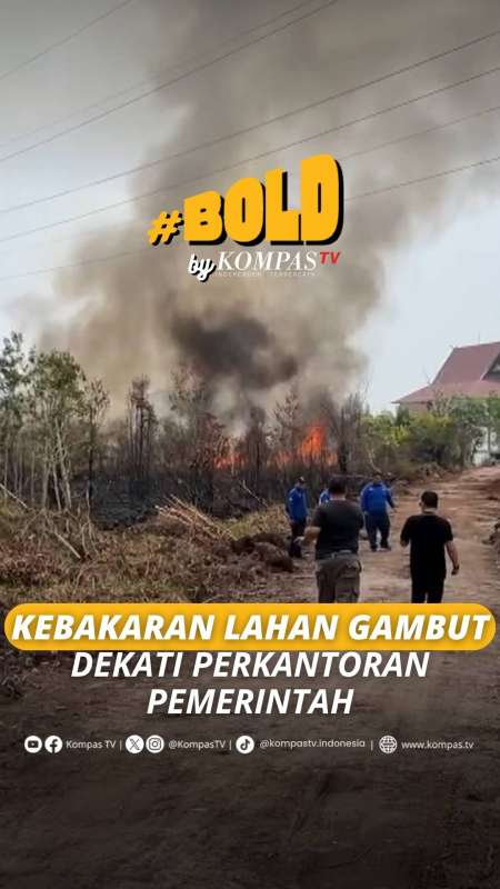 KEBAKARAN LAHAN GAMBUT DEKATI PERKANTORAN PEMERINTAH