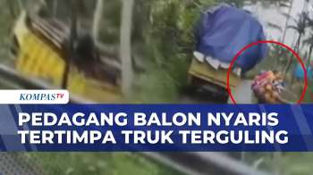 Detik-Detik Truk Terguling Di Purbalingga, Hampir Timpa Motor Penjual Balon | BERUT