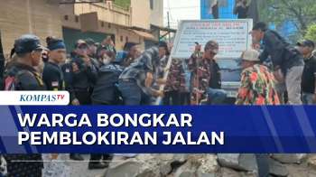 Aksi Warga Bongkar Pemblokiran Jalan Di Tangerang