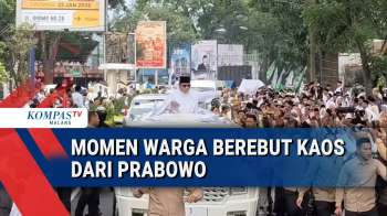 Presiden Prabowo Disambut Warga Di Luar Stadion Gajayana